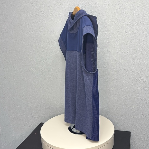 Lululemon Men’s Lg Stealth Hooded Sleeveless in
Heathered Hero Blue. Exclt Cdtn - Picture 12 of 15